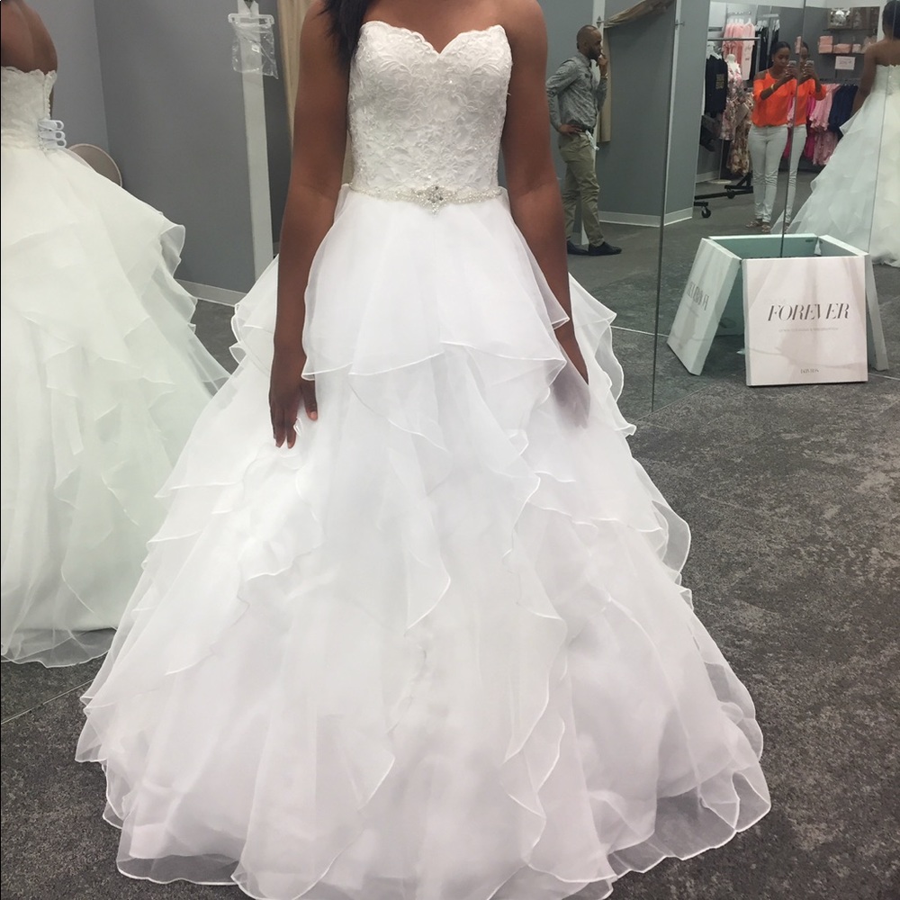 David’s Bridal Strapless Sweetheart Wedding Dress